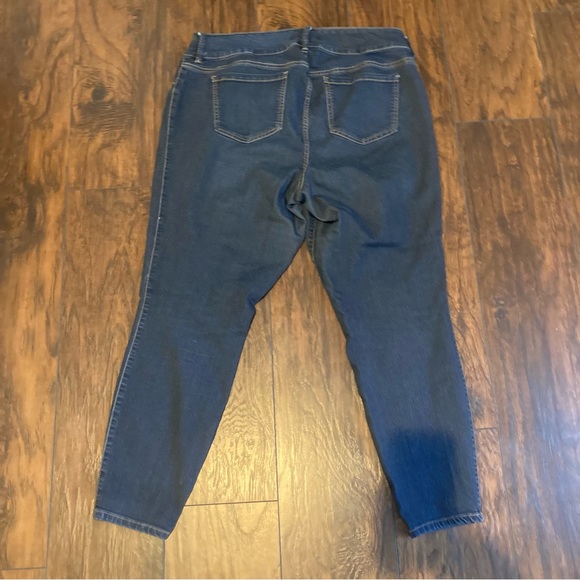 Torrid Women’s Jeans 18R Blue Skinny Stretch Medium Blue Wash Whiskered 18R Reg - Picture 3 of 10